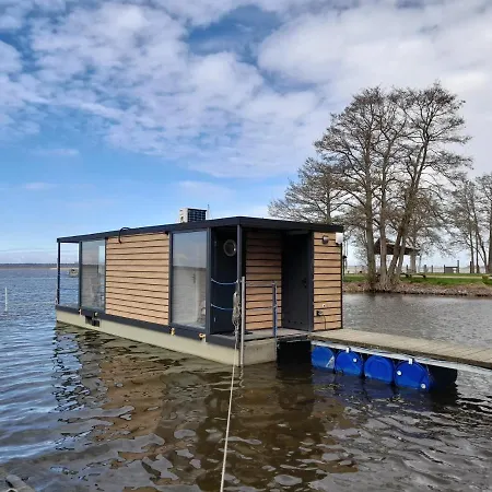 Hotel na wodzie Hausboot Am See *