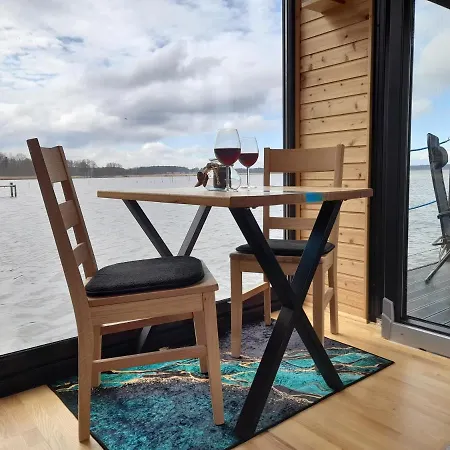 Hausboot Am See Hotel na wodzie *
