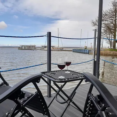 Hausboot Am See Hotel na wodzie