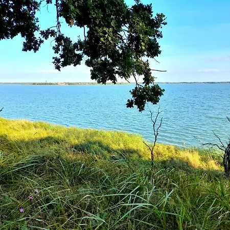 Hausboot Am See * Luckow (Mecklenburg-Vorpommern)